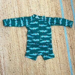 Boys alligator 🐊 swimsuit size 12/18 months